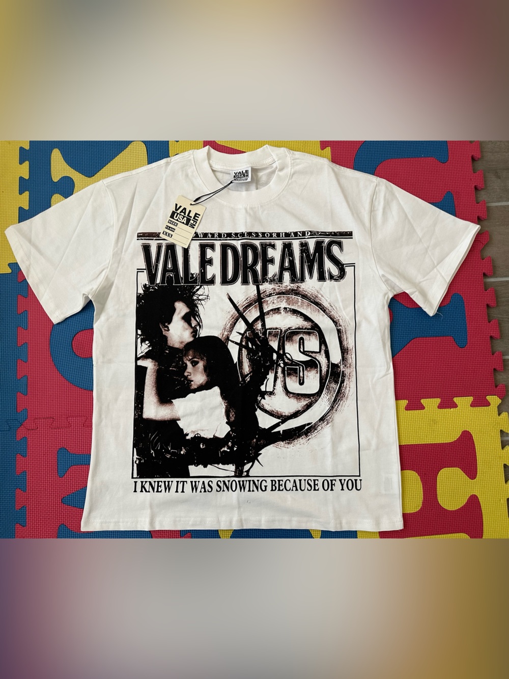 VALE DREAMS White Graphic Tee -